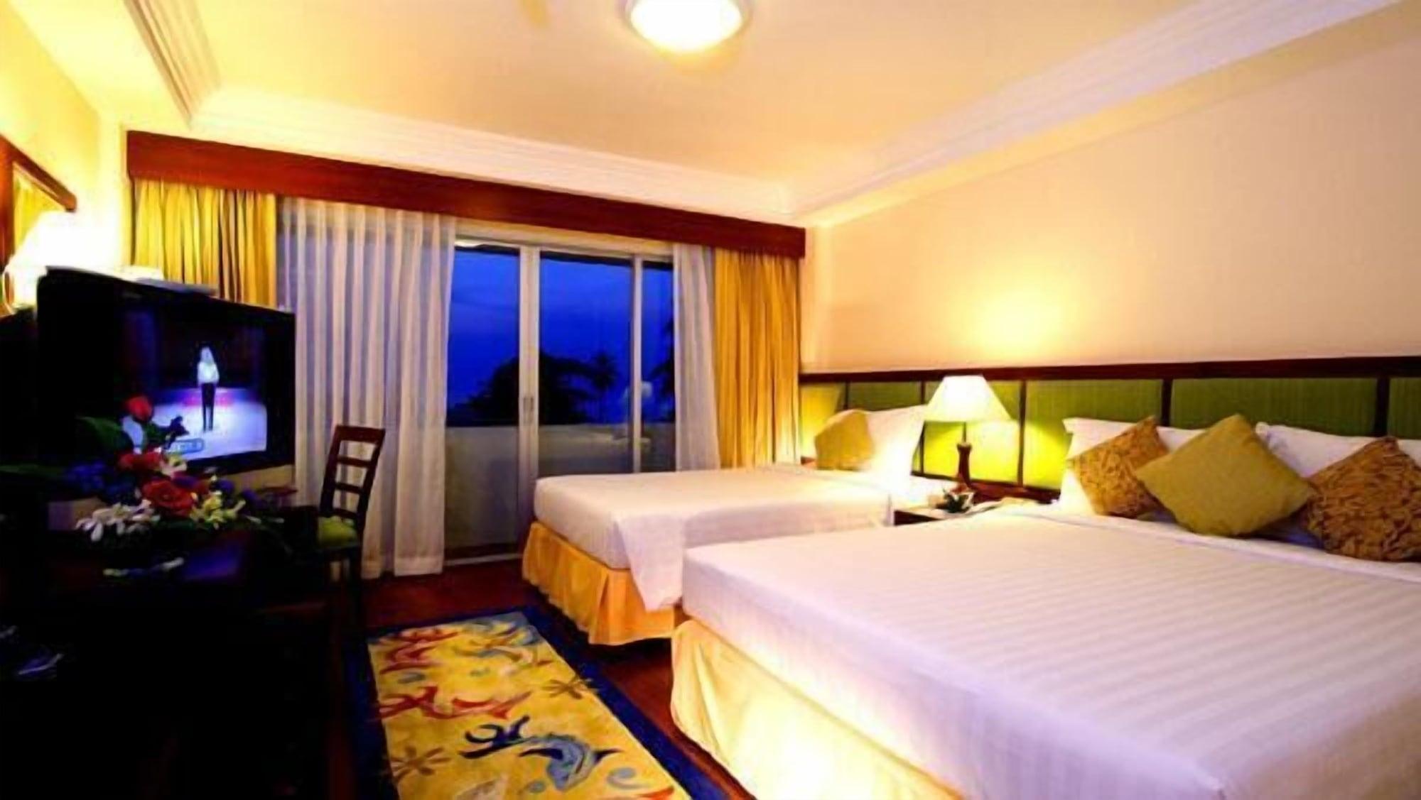 Kalim Resort Patong Buitenkant foto