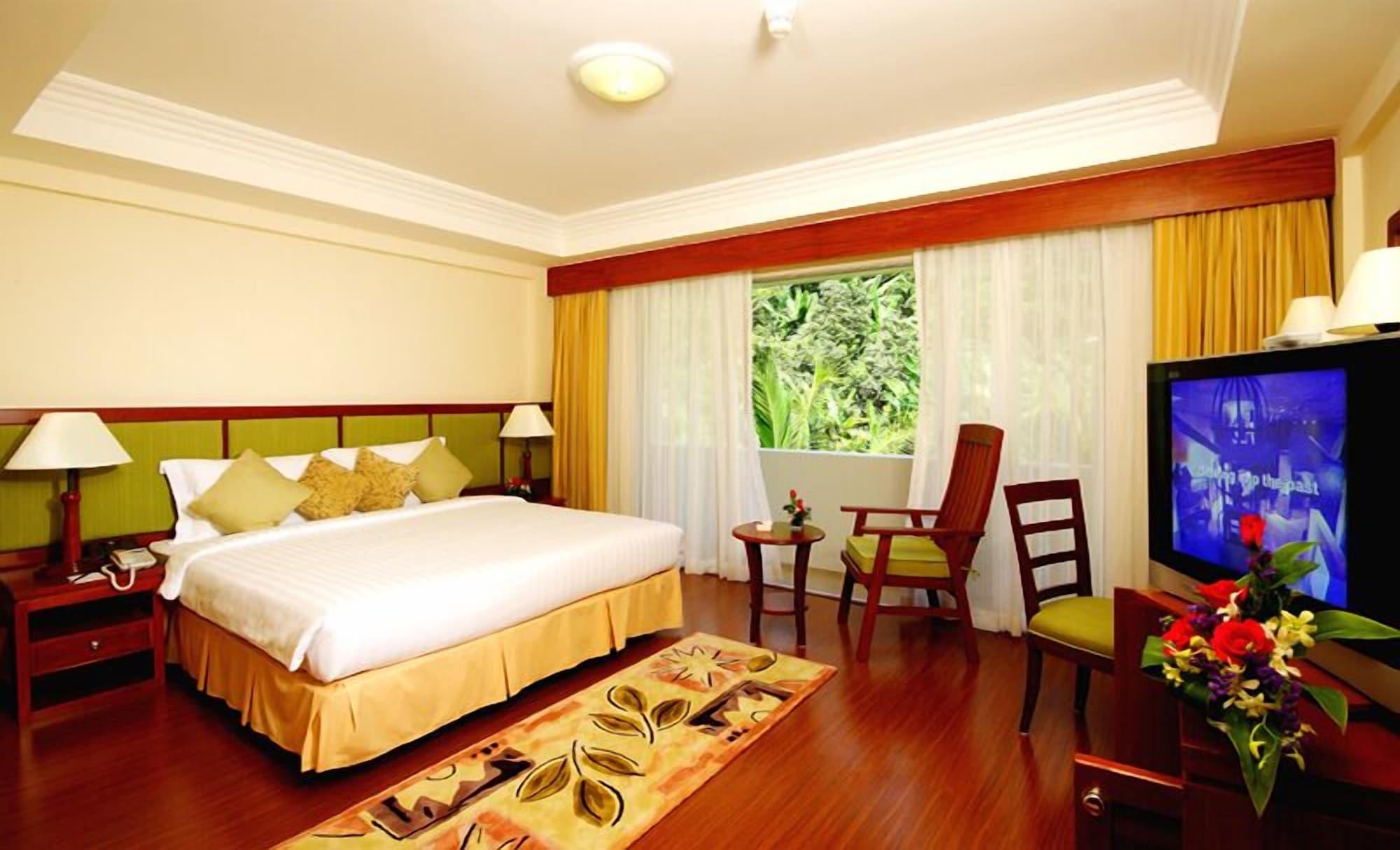 Kalim Resort Patong Buitenkant foto